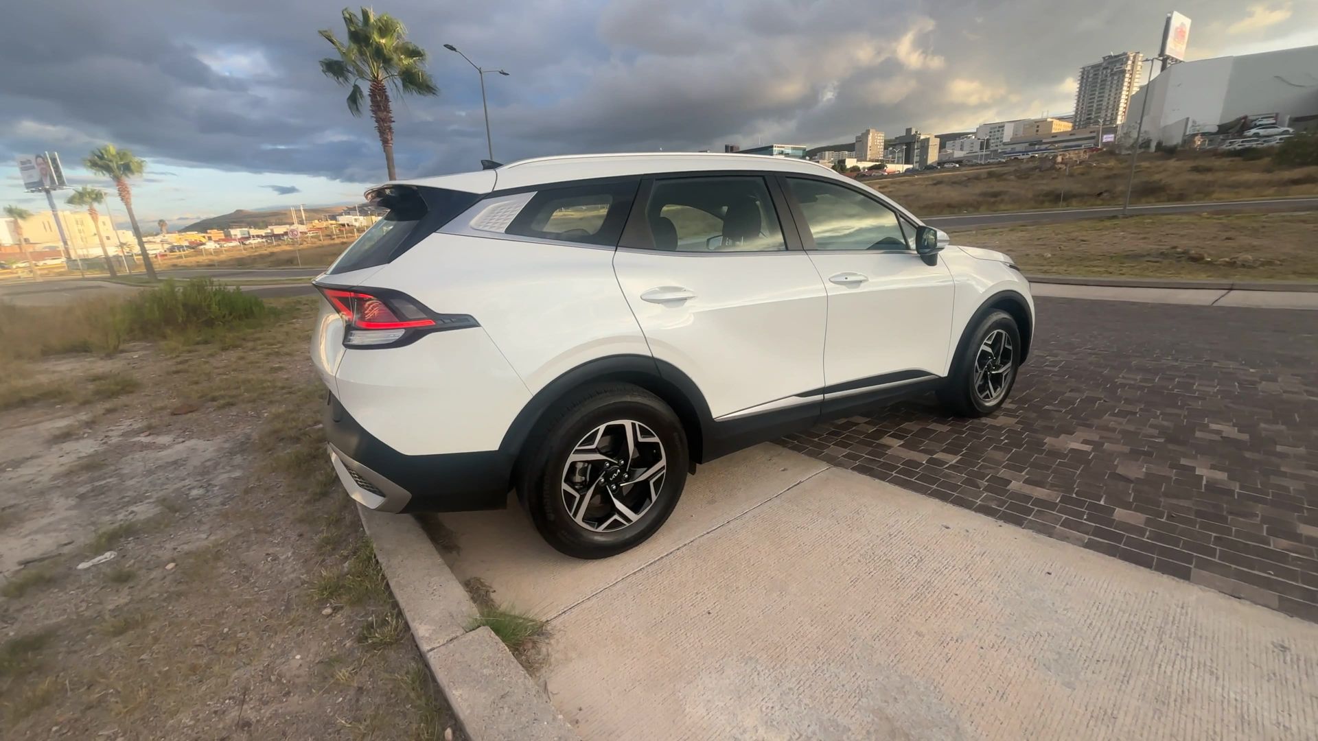 2024 Kia USADOS SPORTAGE 2.0L LX TA