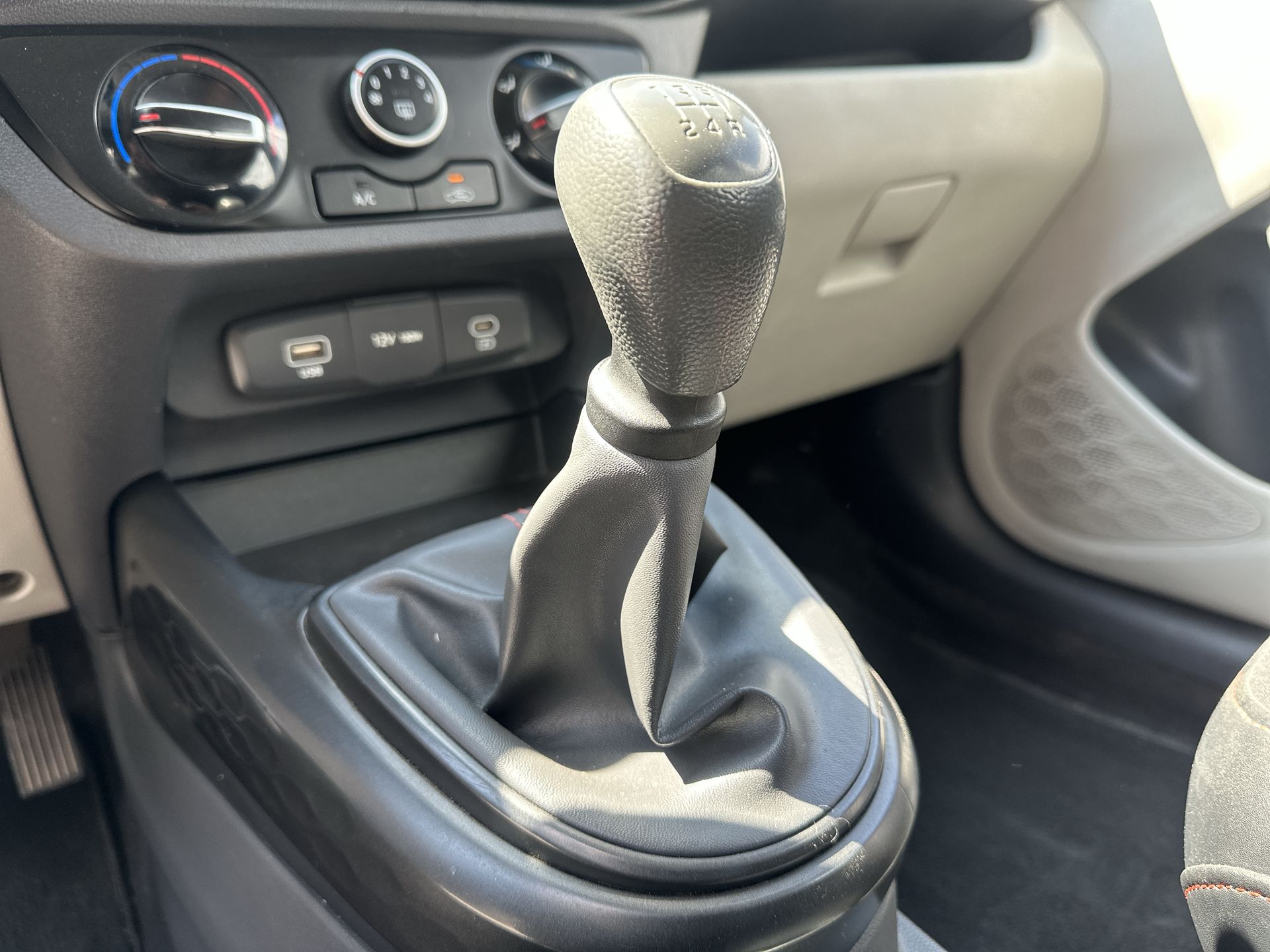 2024 Kia USADOS GRAND I10 4DR GL MID MT